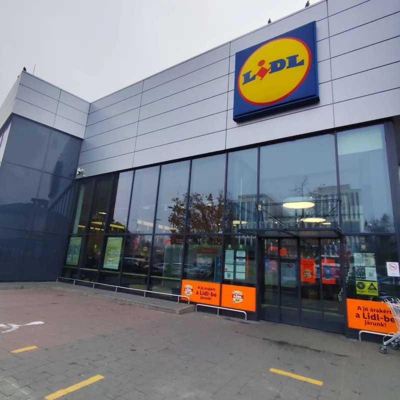 A Lidl áruház bejárata a Hungária körút 26. alatt